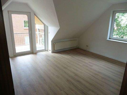 Wohn- und Esszimmer (3).JPG