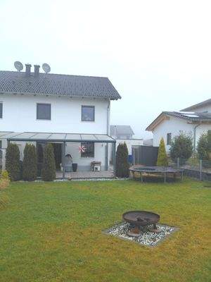 Garten mit Hausansicht 