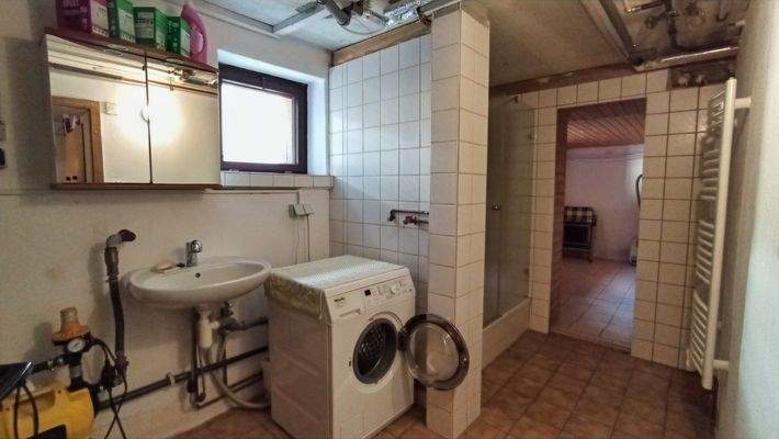 HWR/ Dusche & Zugang Sauna - KG