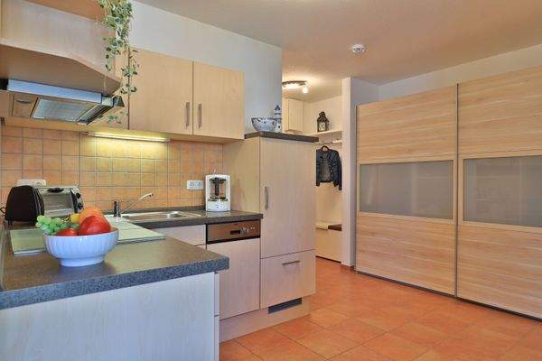 integr. Küchebereich/ Abstellmöglichkeiten im Flur