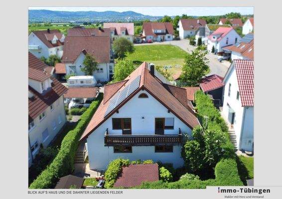 Blick aufs Haus und die Felder