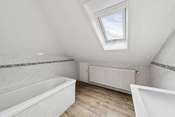 Badezimmer mit Badewanne