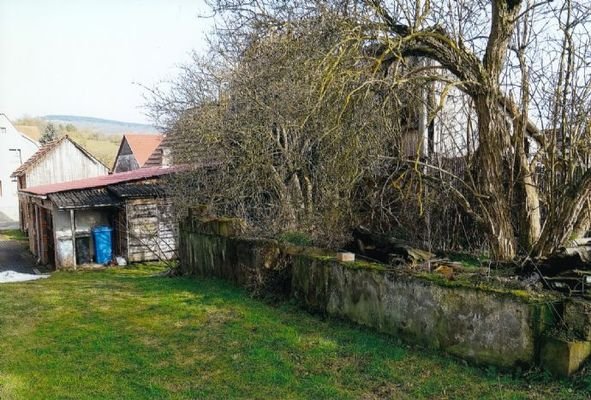 Ehem. Keller im Garten