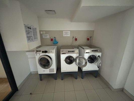 Waschmaschinen u Trockner