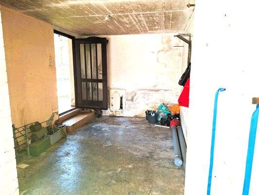 Anbau an Garage mit Ausgang zum Garten/Terrasse