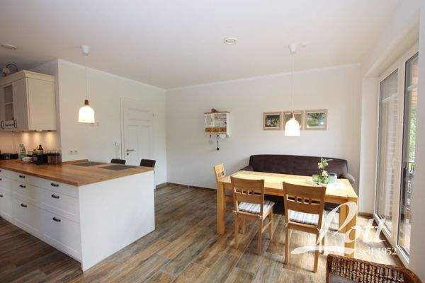 Wohnküche mit Einbauküche