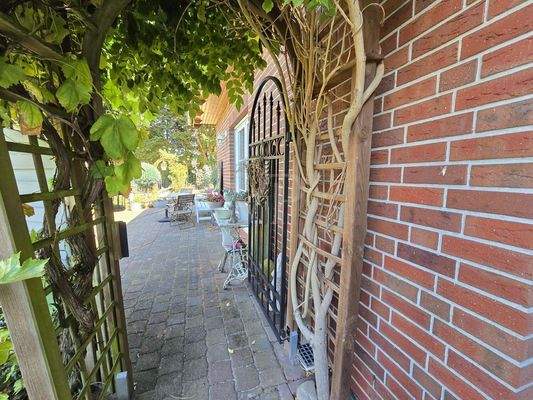 Ansicht Fassade Nord-Westen mit Zugang Garten