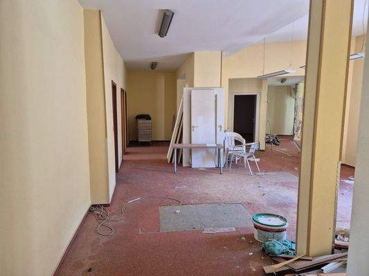 Sanierungsbedürftiger Übergang Einheit 10 zu 6