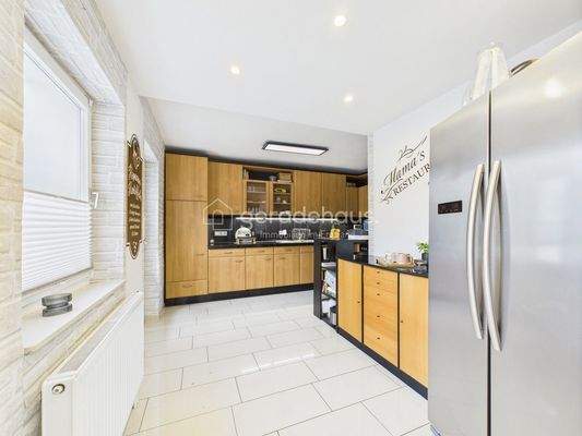 CAM03818G0-PR0042-STILL019