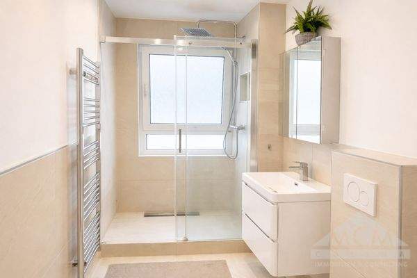 modernes Tageslichbad