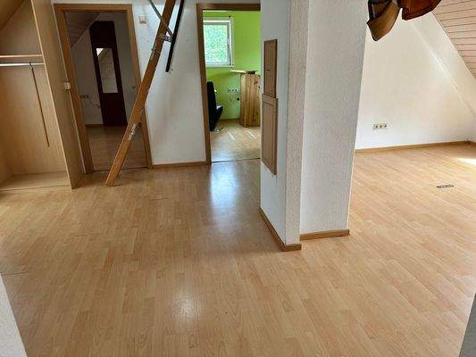 Wohn-/Essbereich ETW über Werkstatt