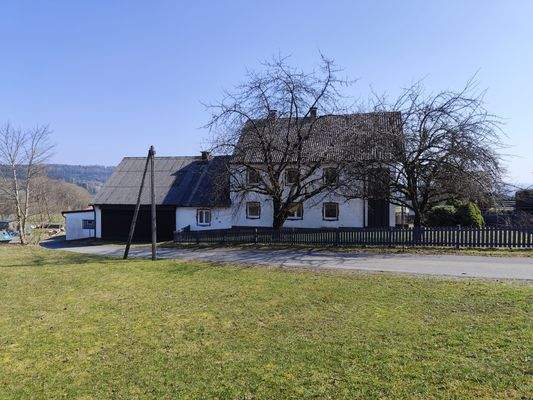 Wohnhaus mit Garagenanbau