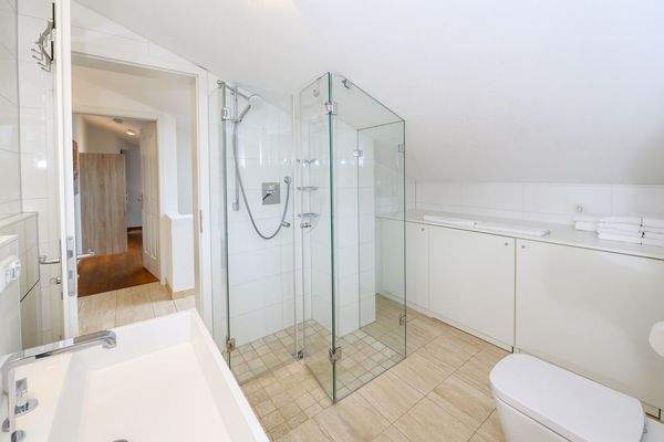 Bad mit bodengleicher Dusche | OG