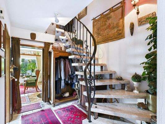 Flur mit Aufgang zur 1. Etage