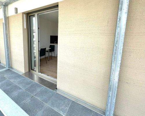 teilweise mit Balkon