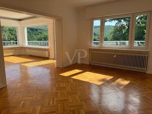 Blick vom Essbereich in den Wohnbereich (1)