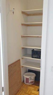 geräumige Abstellkammer