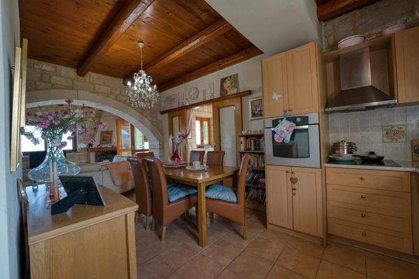 Kreta, Vamos: Möblierte Steinvilla mit Panoramablick auf Meer und Berge zu verkaufen