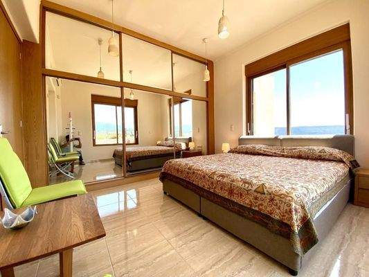 Luxusvilla zum Verkauf in Tsivaras mit Meerblick