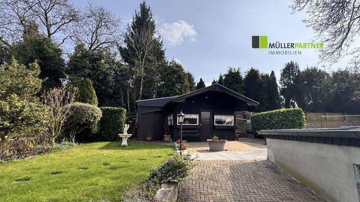 Grundstück mit Gartenhaus