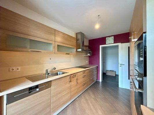 Küche mit großem Abstellraum 