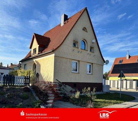 Wohnhaus - Straßenansicht 1