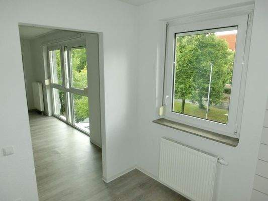 _Küche mit Blick zum Wohnzimmer