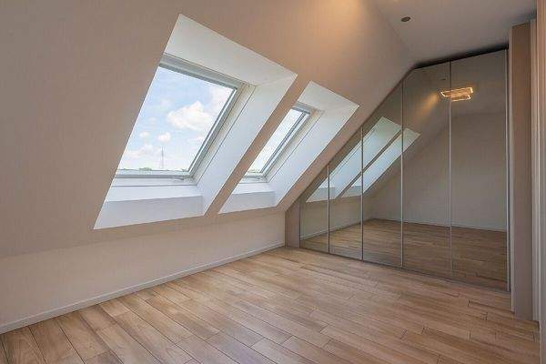 Zimmer mit Einbauschrank