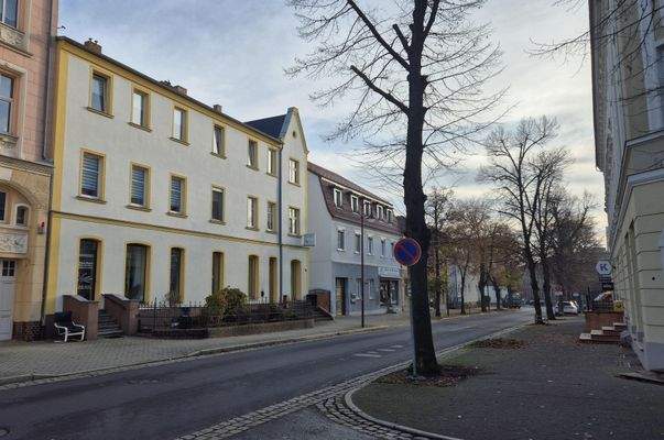 Blick von der Straße aufs Haus