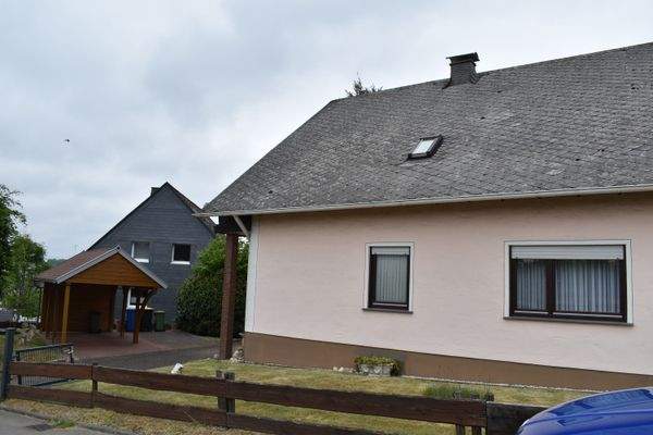 Seitenansicht Strasse -.JPG