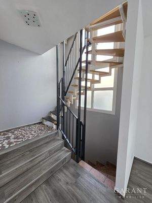 Treppenaufgang vom EG zum OG