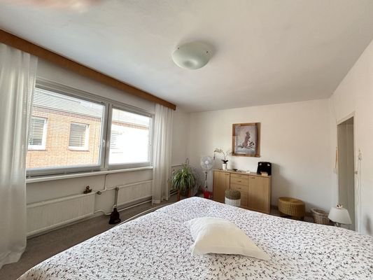 OG - großes Schlafzimmer