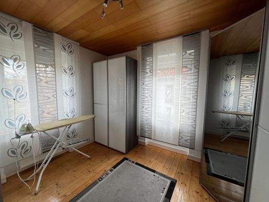 Ankleidezimmer im OG