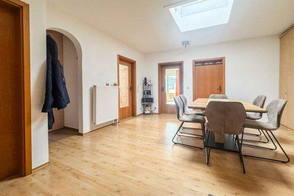 Eingangs- Essbereich