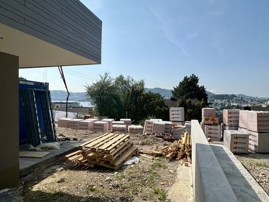 Terrasse mit Eigengarten