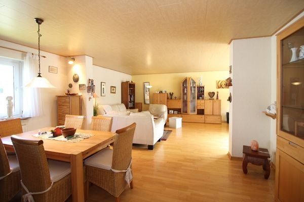 großzügiges Wohn- und Esszimmer