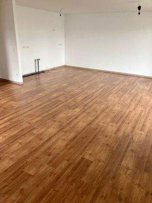 Bild 7 Wohnbereich mit offener Küche.jpg