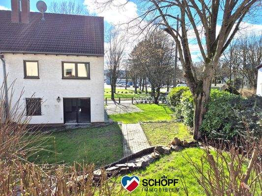 Hausrückseite mit Garten