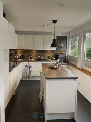 moderne Küche mit Insel