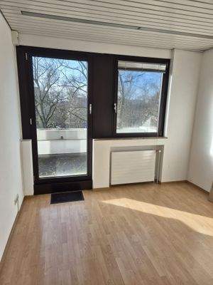 Küche mit Austritt Balkon.jpg