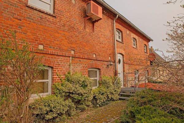 5 Ausgang Rückseite zum Parkplatz