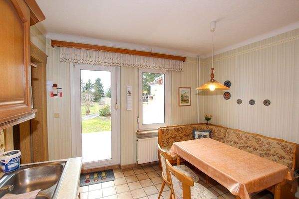 Küche mit Blick auf die Terrasse