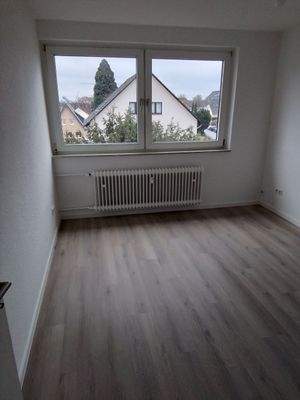 Leeres Zimmer mit Fenster
