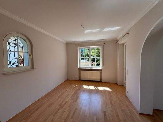 Essbereich mit angrenzendem Wohnbereich