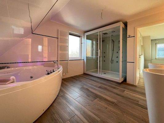 Dusch-/Wannenbad im Dachgeschoss