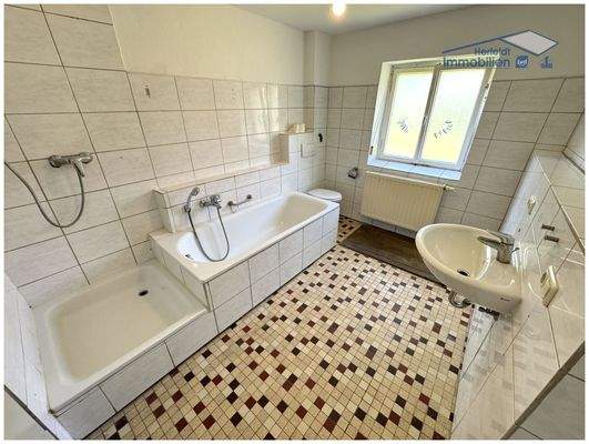 Gepflegtes Badezimmer