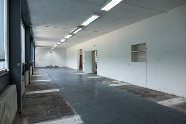 Große Arbeits-/Lagerfläche (nordseite) - EG