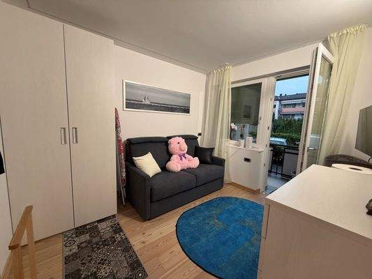 Brixen-Sanierte Wohnung-vollmöbliert-modern-hochwertige Möbel-Eichrichtung-Luxus-Neu-Beleuchtung-Terrasse-Stadtzentrum-Bahnhof