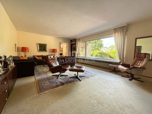 Wohnzimmer von sehr guter Größe