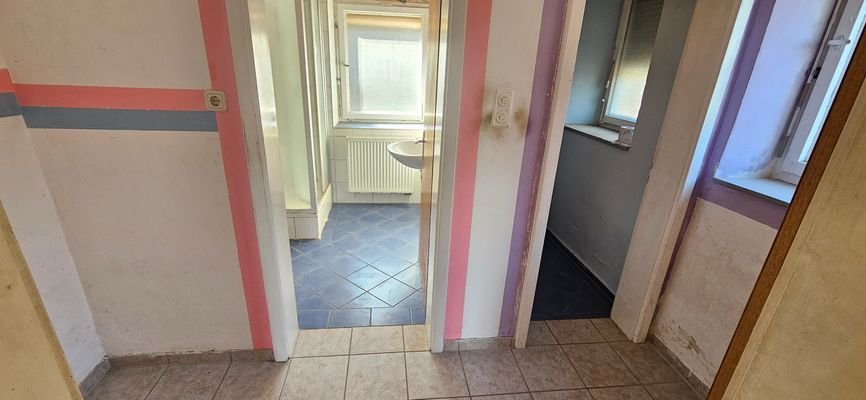 Bad mit Dusche im Erdgeschoss